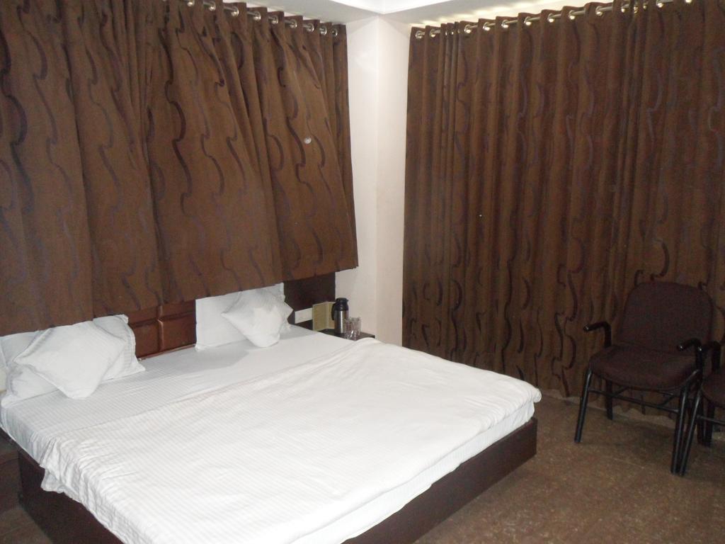Hotel Silver Plaza Ахмедабад Номер фото