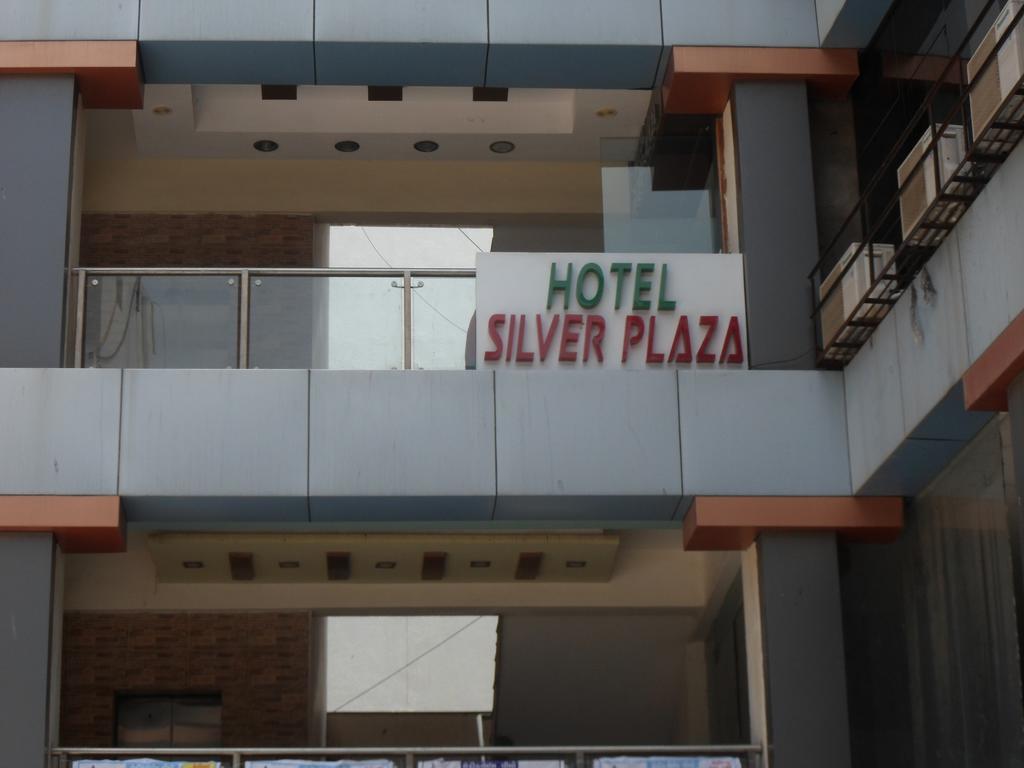 Hotel Silver Plaza Ахмедабад Екстер'єр фото