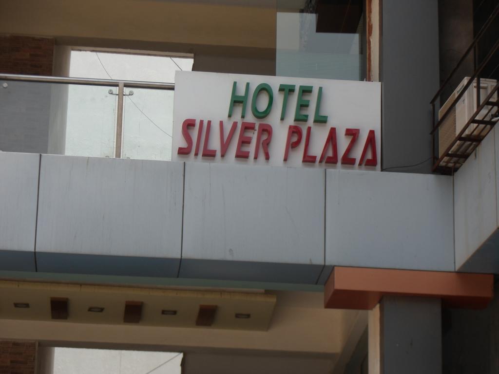 Hotel Silver Plaza Ахмедабад Екстер'єр фото